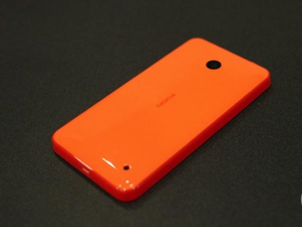 Mặt sau Lumia 630