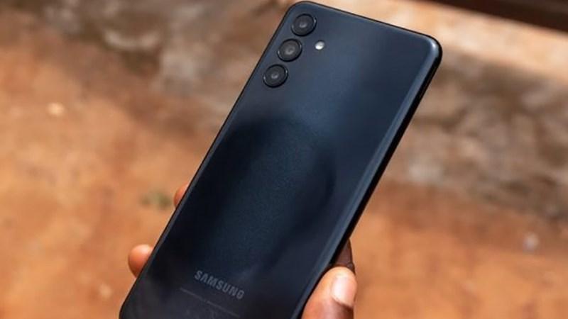 Samsung cũng trang bị 3 camera sau tr&ecirc;n Galaxy A05s