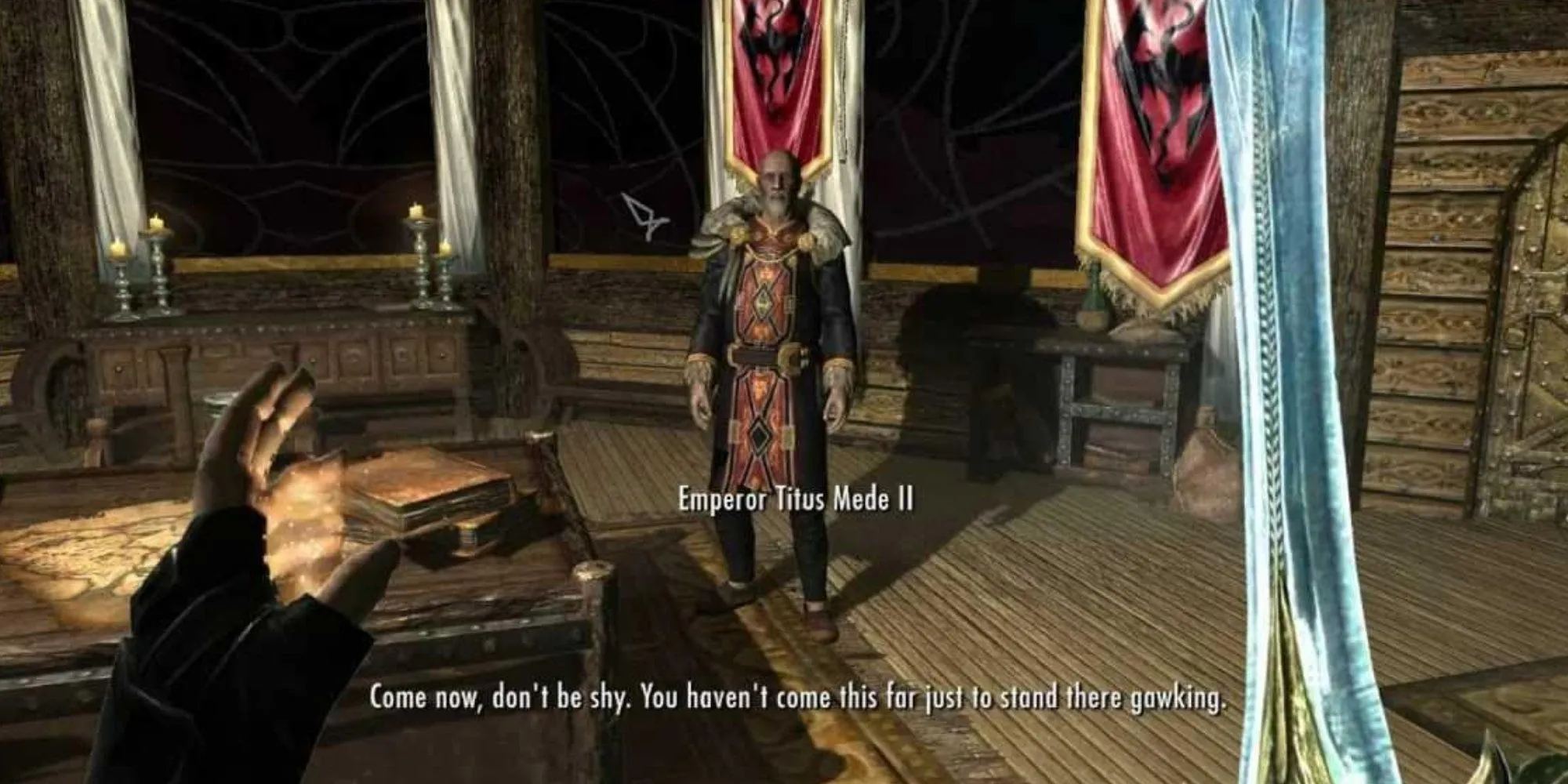 Ám sát Hoàng đế Titus Mede II cho Dark Brotherhood trong Skyrim.