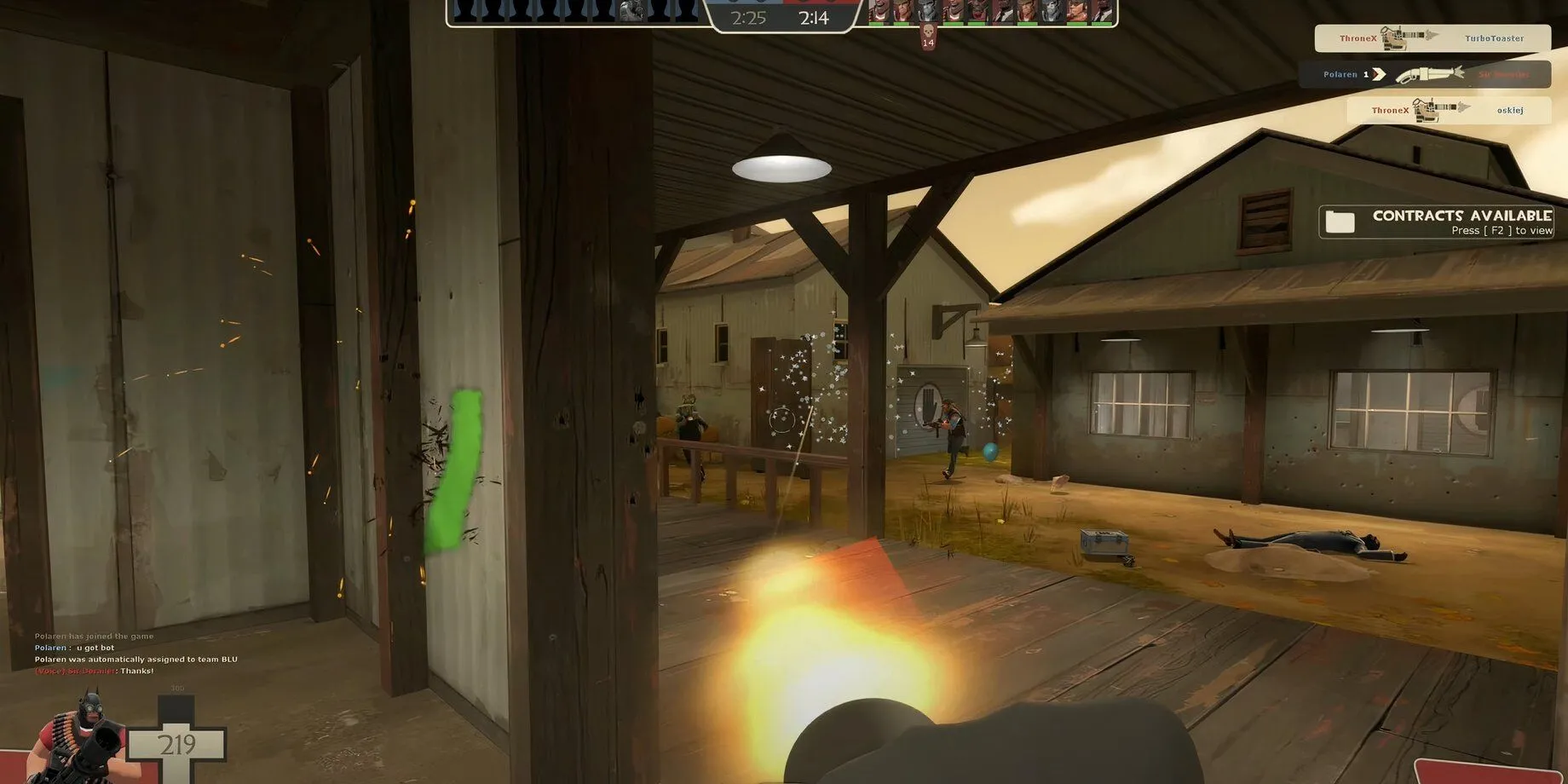 Các lớp nhân vật của Team Fortress 2 trong một trận chiến hỗn loạn và đầy màu sắc