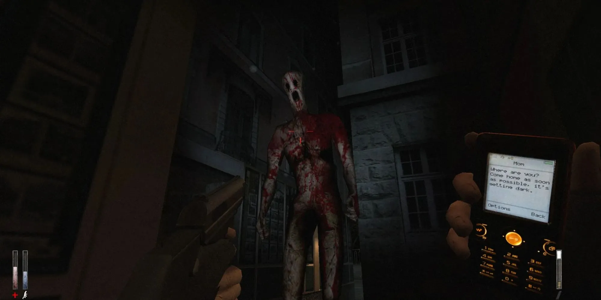 Gameplay từ Cry of Fear cho thấy một khung cảnh tối tăm và đáng sợ trong game kinh dị này