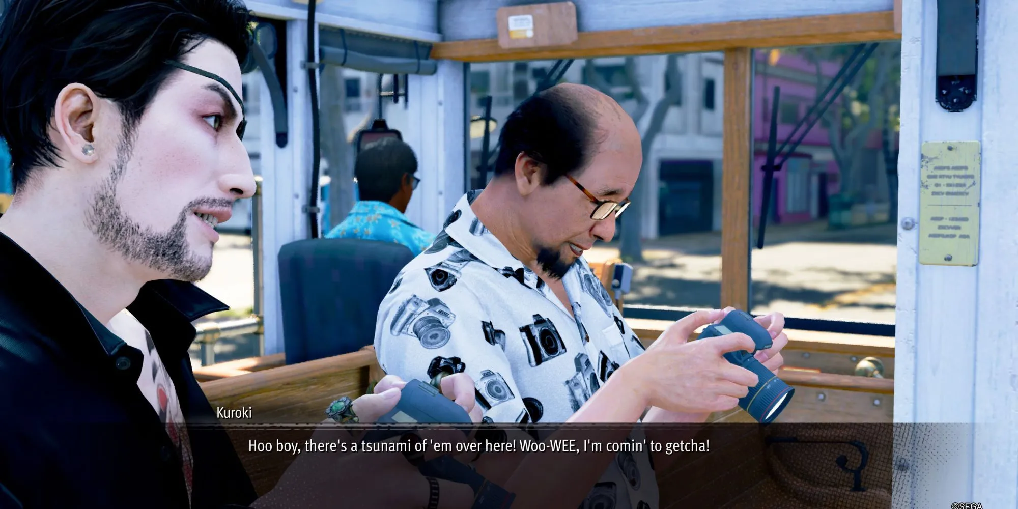 Giao diện người chơi đang ngắm chụp một Papillon Boy từ xe điện trong minigame Sicko Snap của Like a Dragon: Pirate Yakuza.
