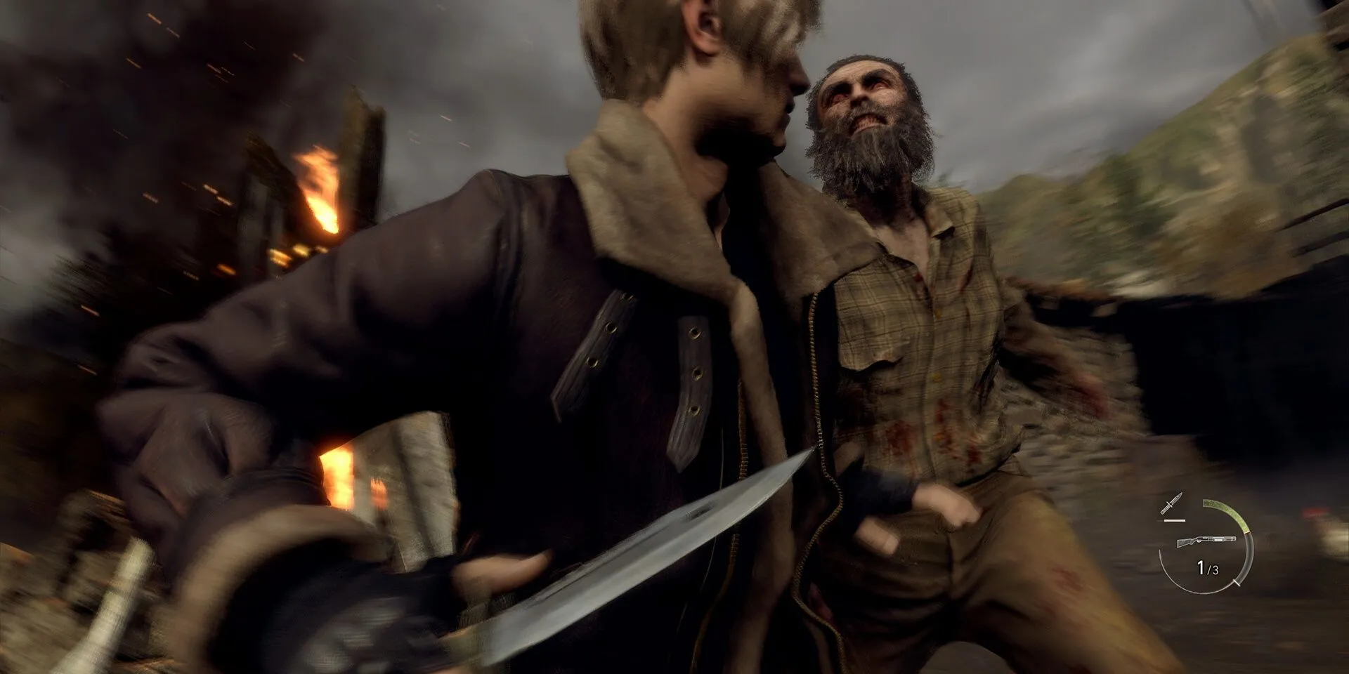 Leon S. Kennedy dùng dao chuẩn bị parry trong Resident Evil 4 Remake