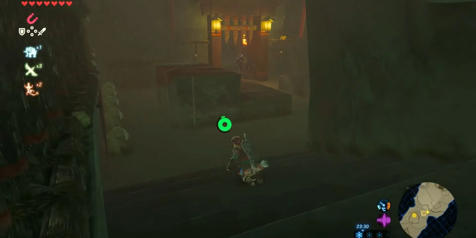 Link ẩn nấp trong sào huyệt Yiga ở The Legend of Zelda: Breath of the Wild