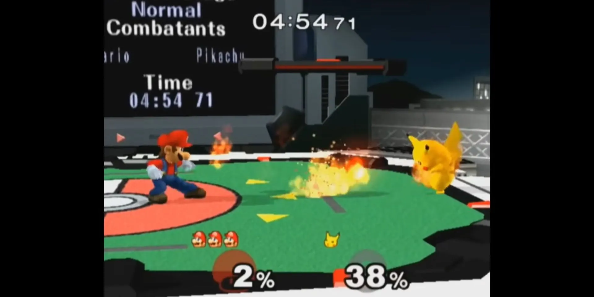 Mario đối đầu Pikachu trong một trận chiến nảy lửa của Super Smash Bros. Melee trên GameCube