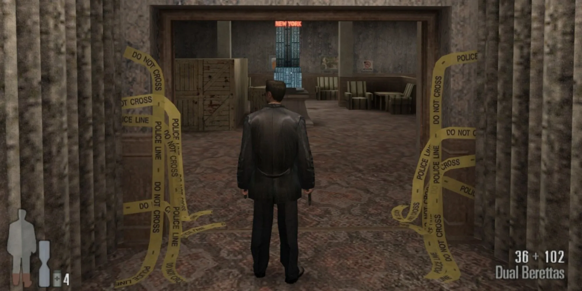 Max Payne đứng giữa hiện trường vụ án trong khách sạn với băng cảnh sát phong tỏa