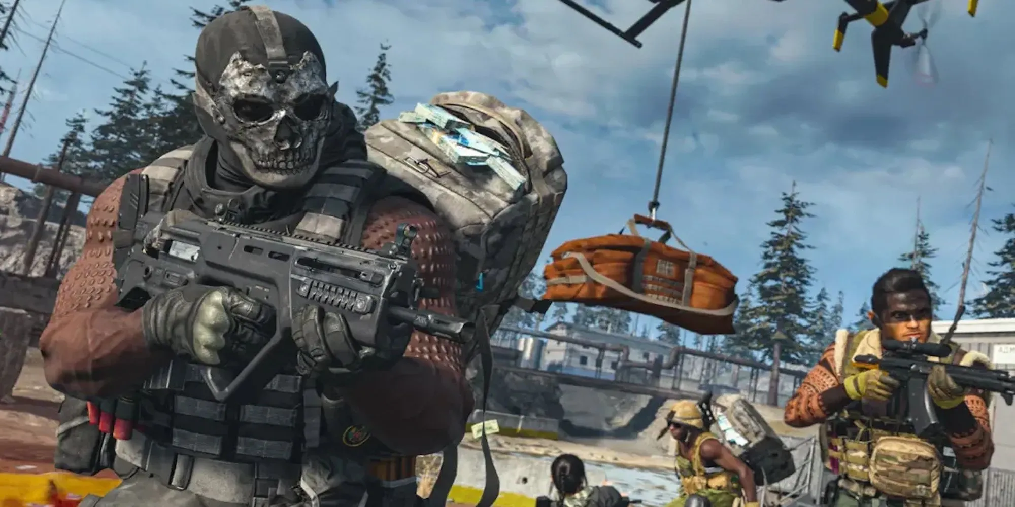 Người lính Call of Duty Warzone di chuyển chiến thuật trong khu vực chiến sự