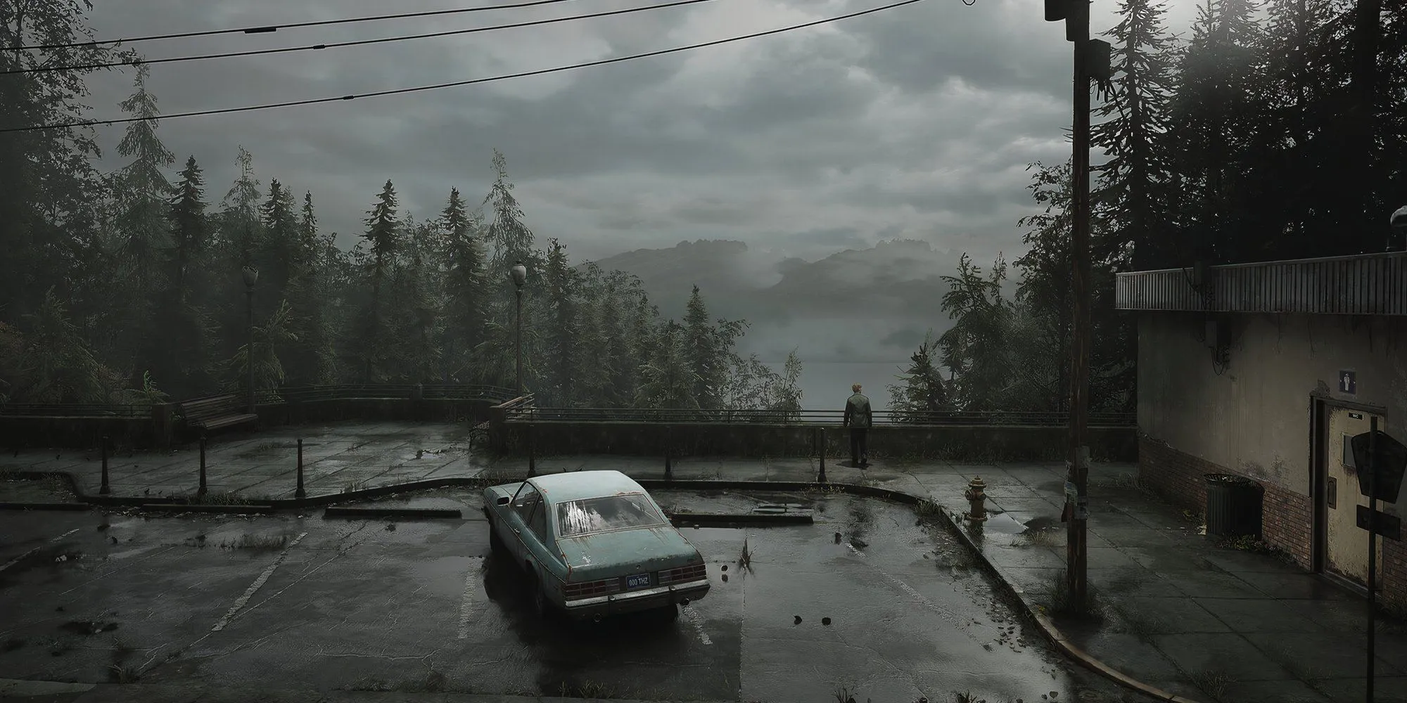 Nhân vật chính James Sunderland đứng một mình quay lưng lại ngoài trời trong Silent Hill 2