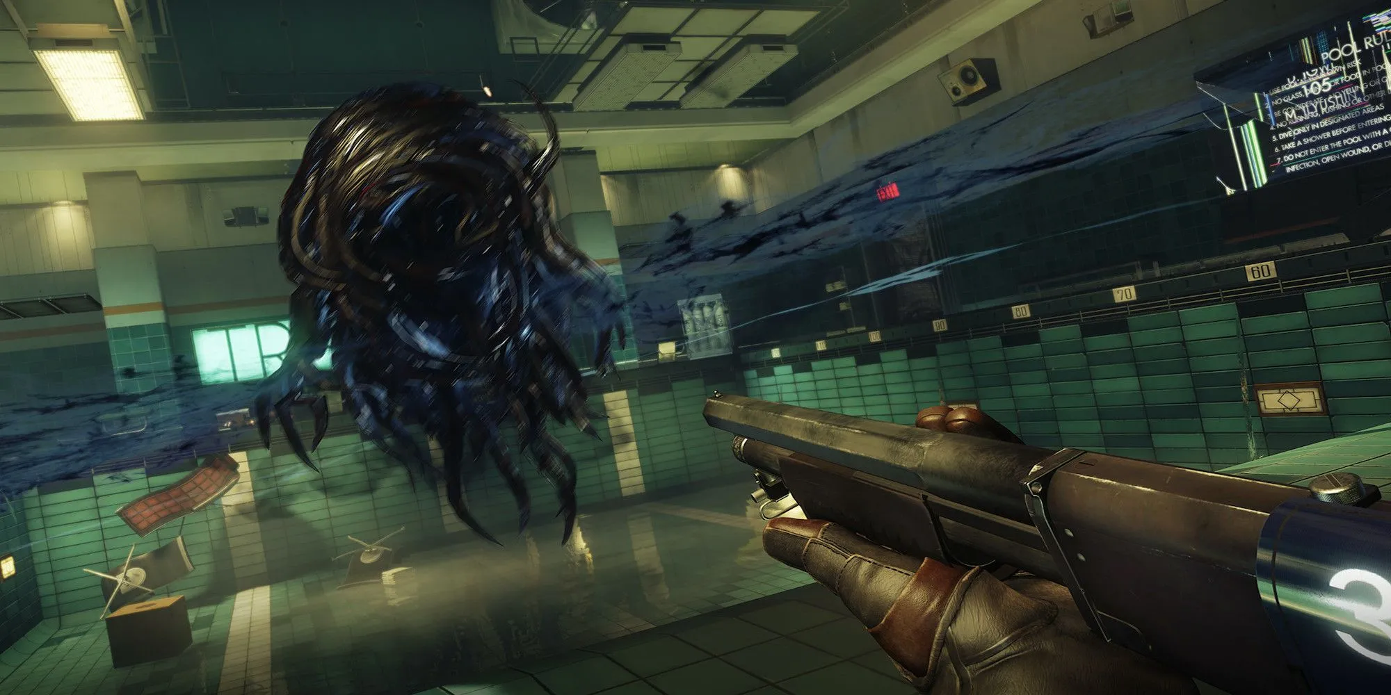 Nhân vật chính Morgan Yu chiến đấu với một kẻ thù Typhon trong không gian của game Prey (2017)