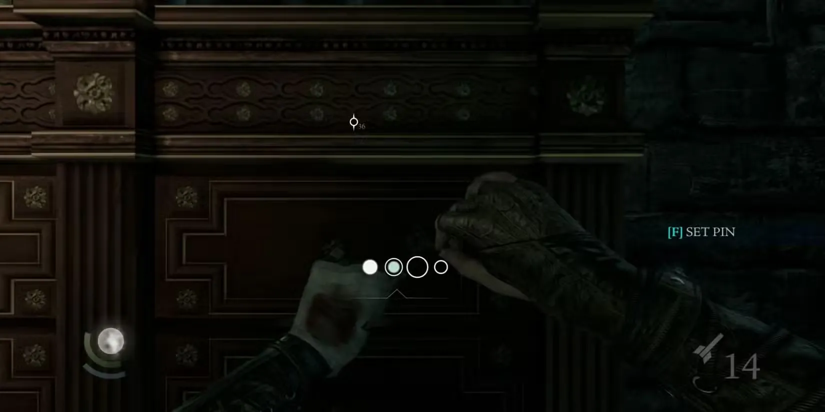 Nhân vật Garrett, bậc thầy đạo chích, đang thực hiện bẻ khóa trong game Thief