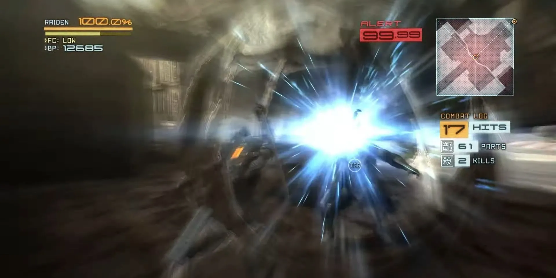 Raiden phản đòn một cyborg khổng lồ trong Metal Gear Rising Revengeance