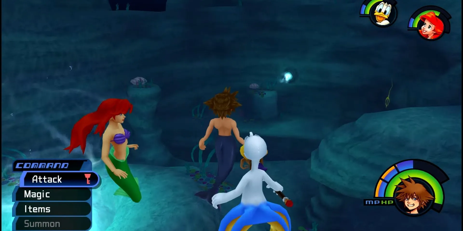 Sora, Donald và Ariel bơi lội dưới biển sâu tại Atlantica trong Kingdom Hearts.