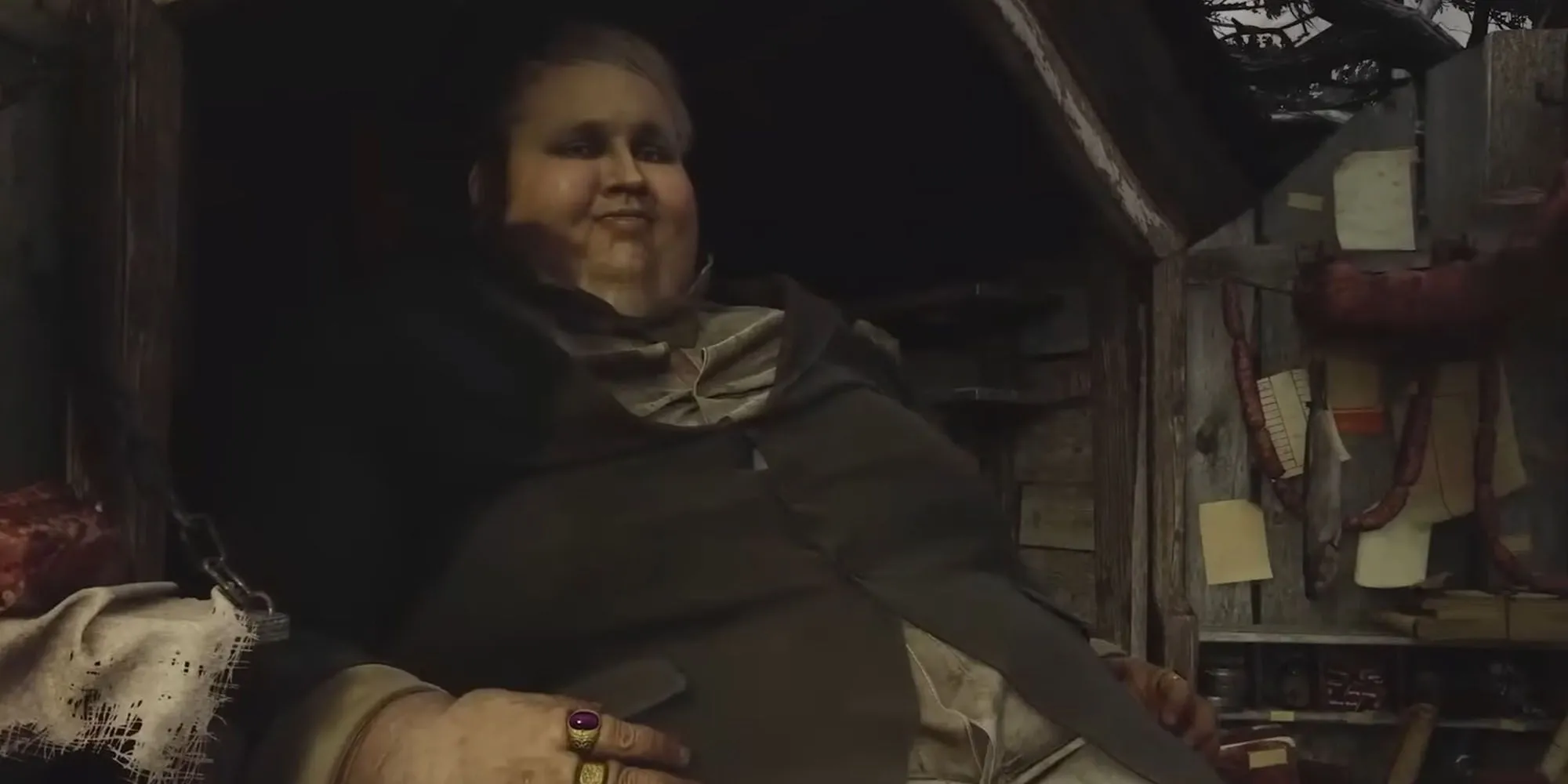 The Duke, thương nhân bệ vệ trong Resident Evil Village, tươi cười bên cỗ xe của mình