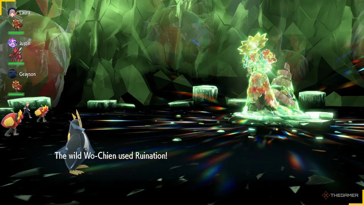 Alt text: Shiny Wo-Chien sử dụng chiêu Ruination lên Empoleon trong một trận chiến Tera Raid ở Pokémon Scarlet and Violet.