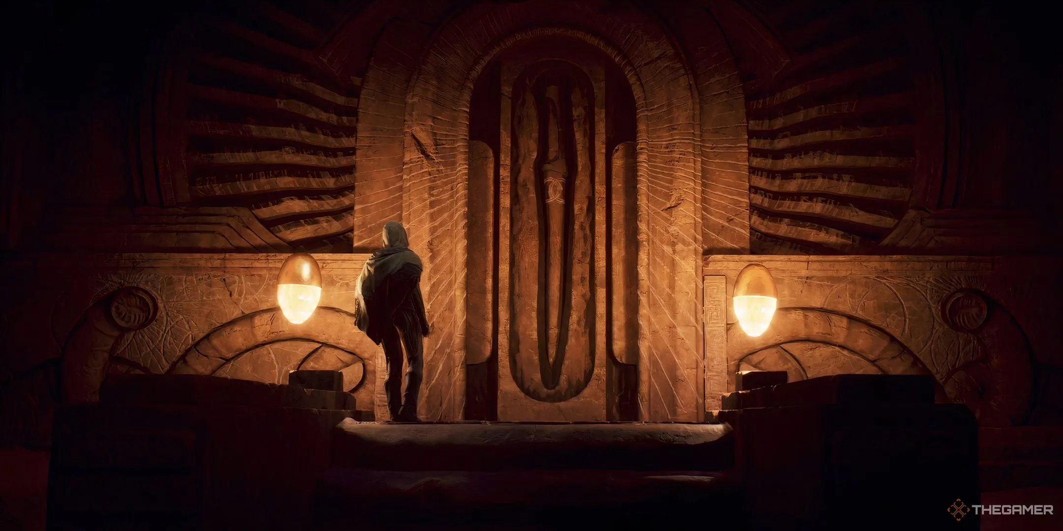 Nhân vật trong Dune: Awakening đứng trước một bàn thờ của người Fremen, thể hiện khía cạnh tín ngưỡng trong game.
