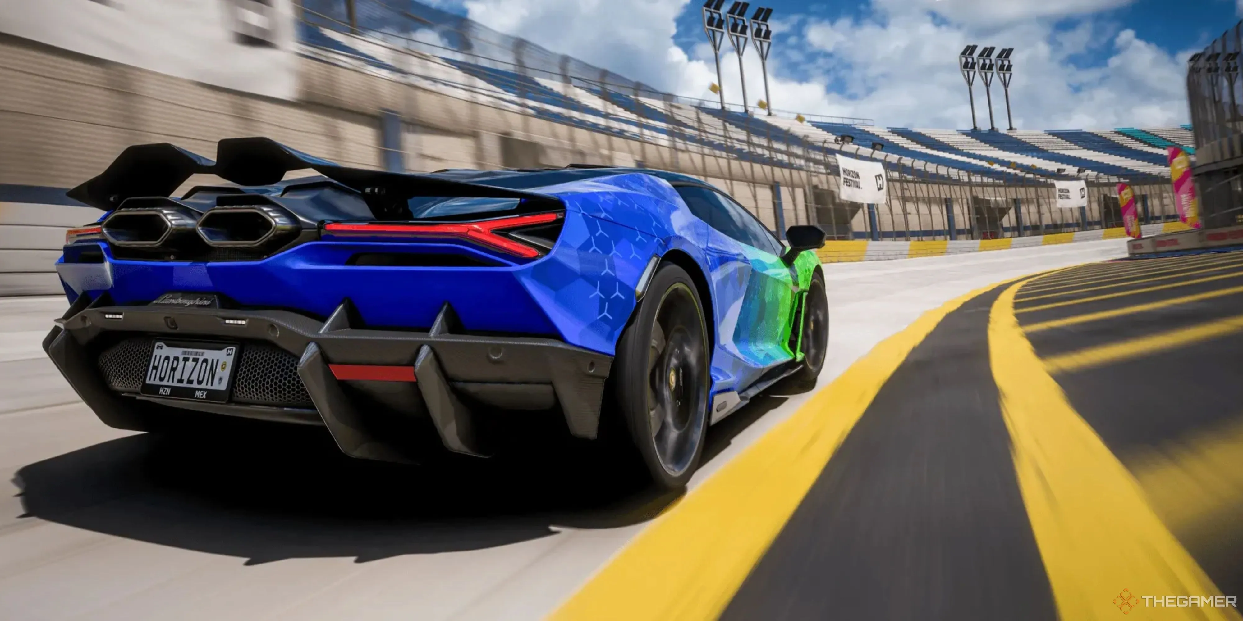 Siêu xe Lamborghini Revuelto trong Forza Horizon 5 với decal Xbox và PlayStation