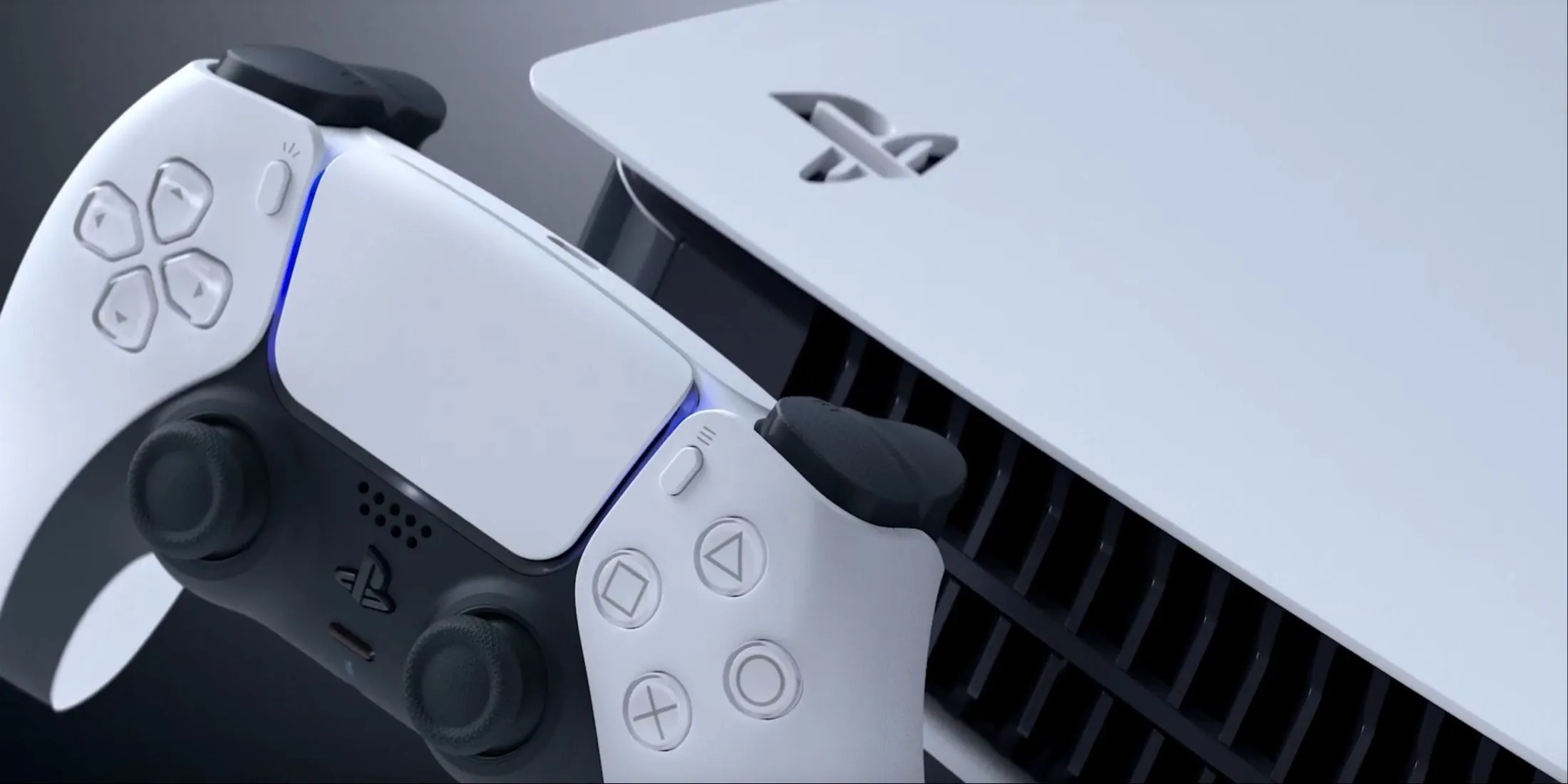 Máy PlayStation 5 và tay cầm DualSense, biểu tượng của chi phí đầu tư cao cho game thủ