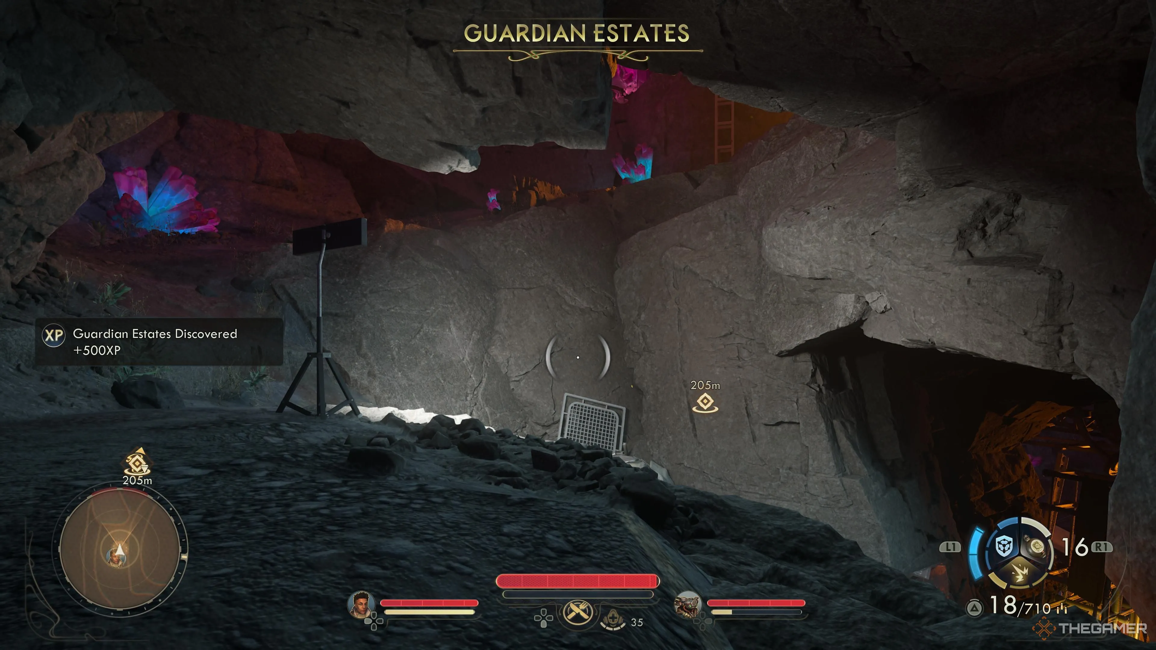 Cổng vào Guardian Estates nhìn từ xa, đường lên vách đá và khu trại Scrapper