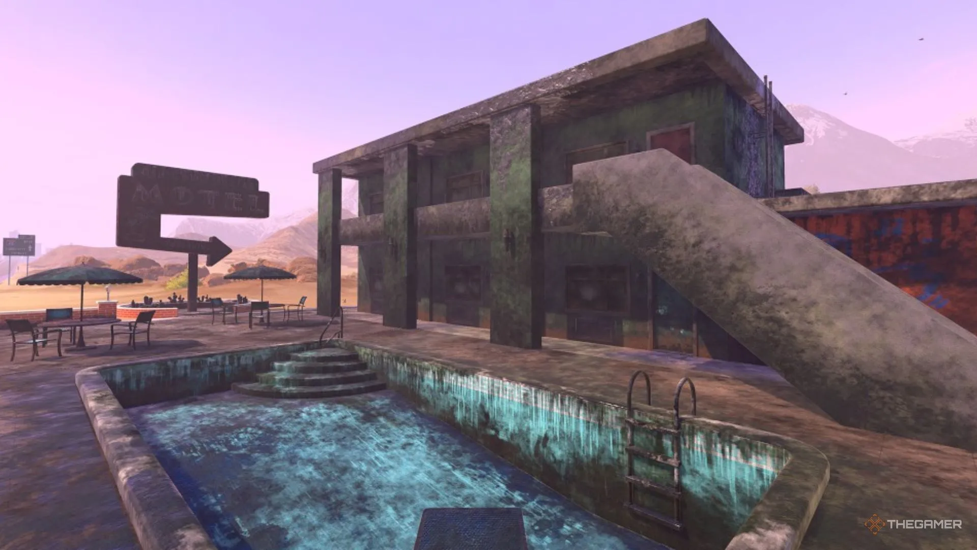 Motel phủ đầy vết bẩn lúc bắt đầu nhiệm vụ trong PowerWash Simulator 2
