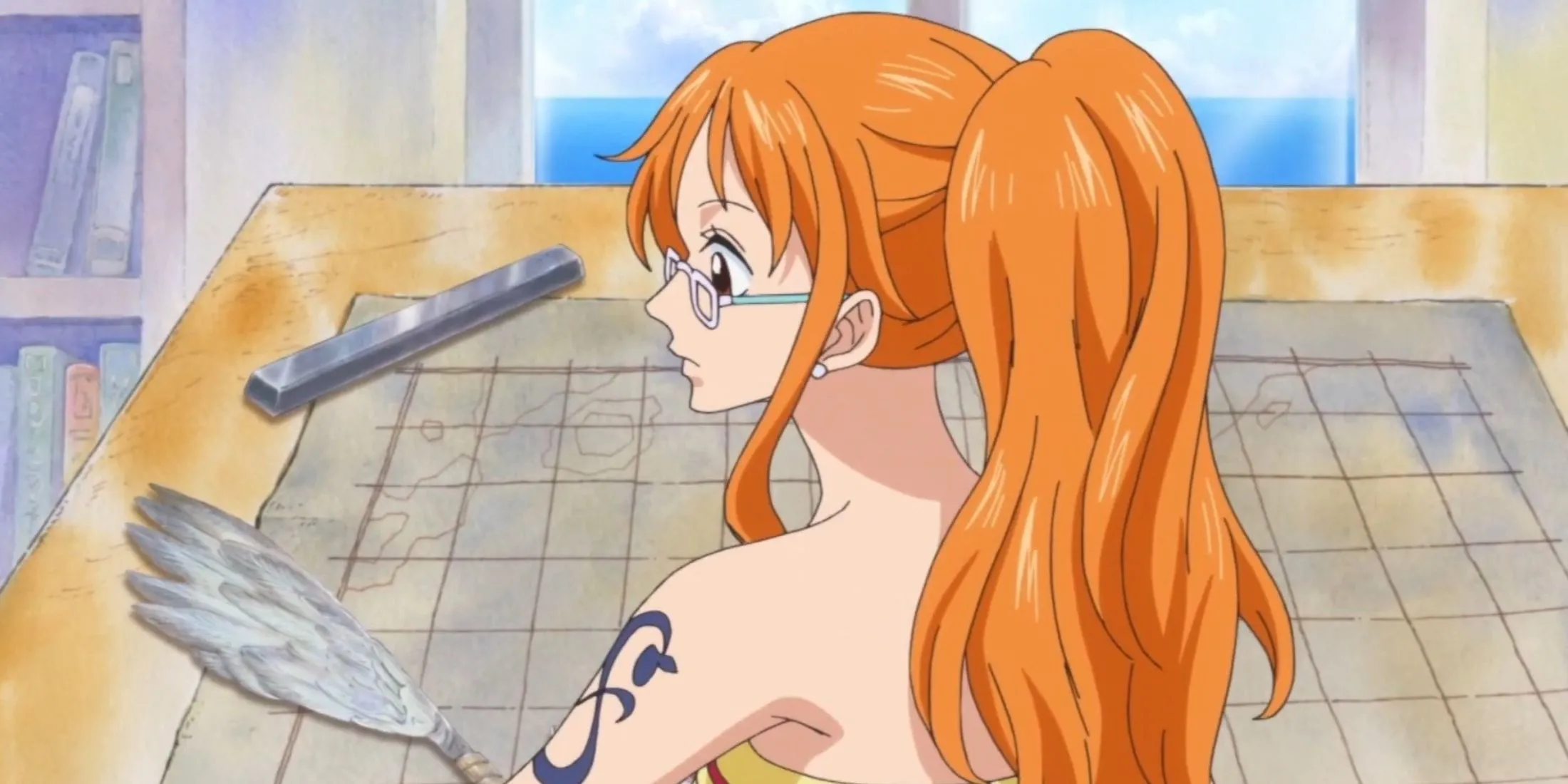 Nami đang vẽ bản đồ trong một opening, gợi ý về vai trò hoa tiêu và khả năng Observation Haki