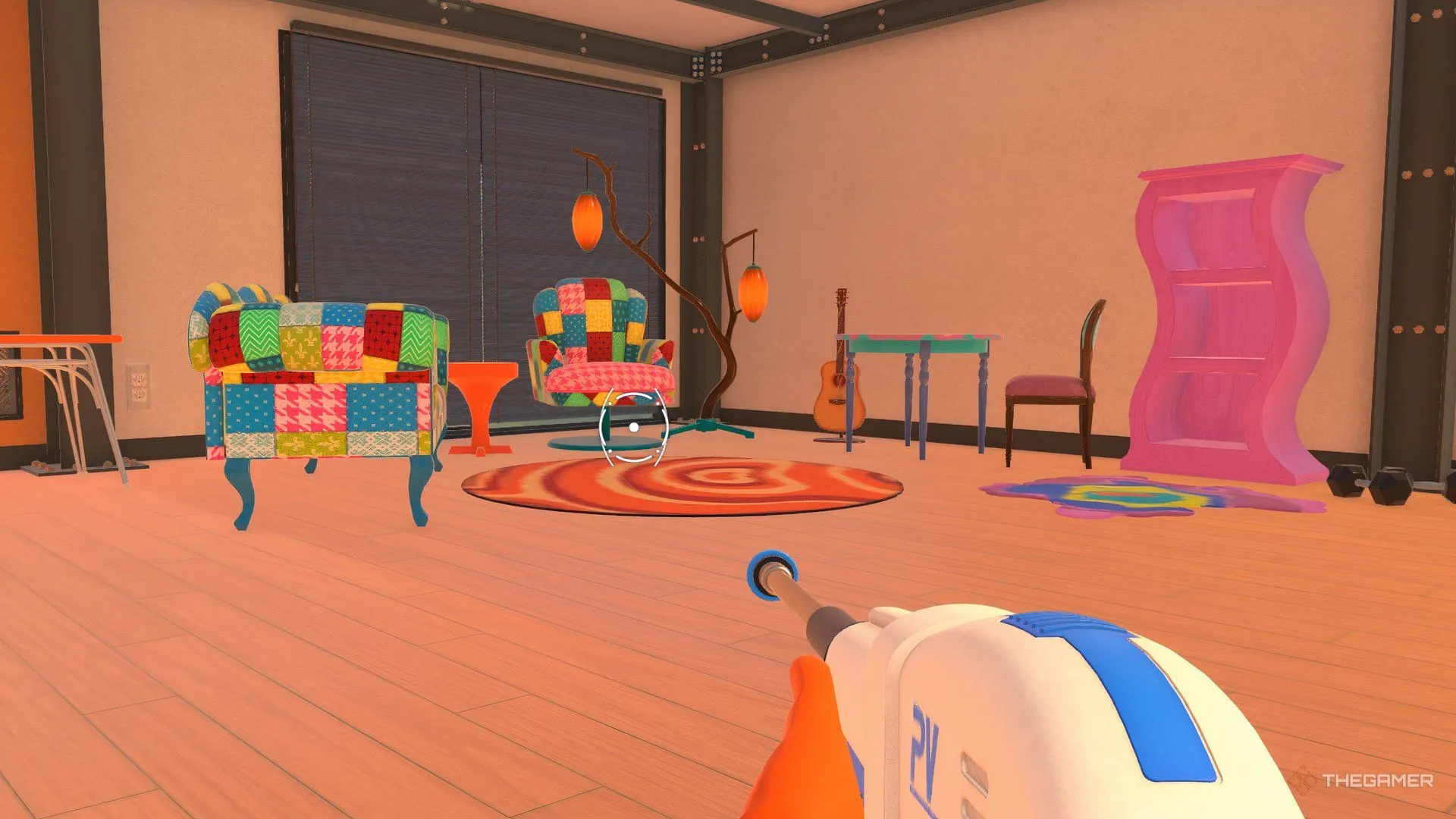 Nội thất funky trong home base, nơi bạn có thể thay đổi đồ đạc trong PowerWash Simulator 2.
