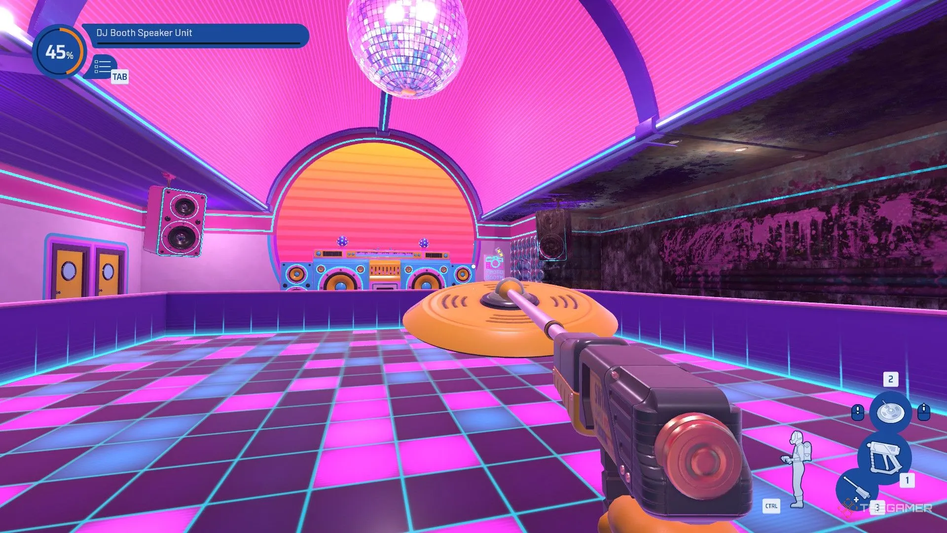 Sàn Roller Disco với phần gạch vừa được làm sạch, ánh neon bắt đầu lóe lên trong PowerWash Simulator 2.